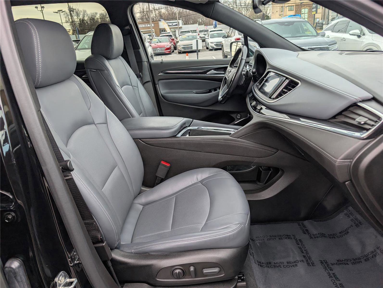 Used 2022 Buick Enclave Essence image 11