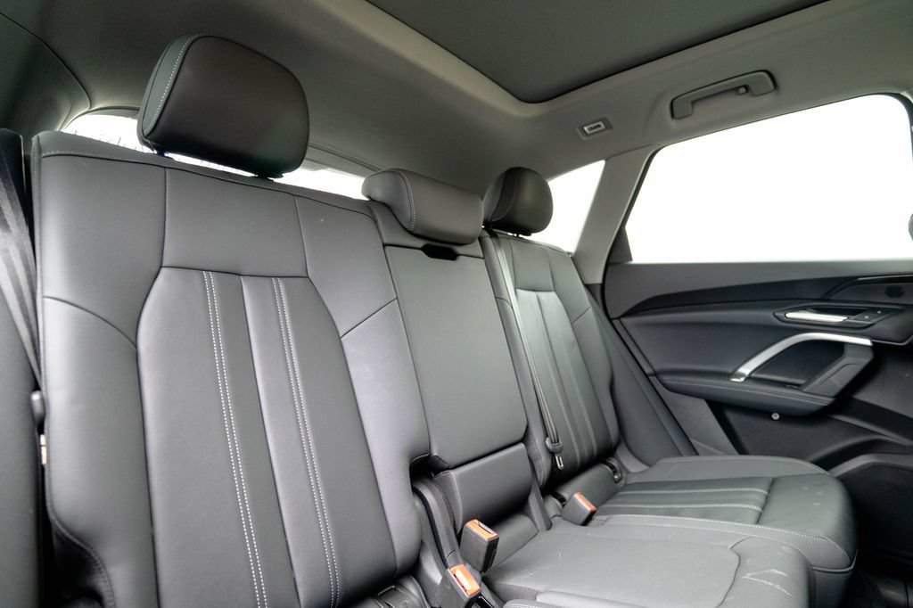 Used 2025 Audi Q5 Premium w/ Convenience Package AWD/4WD image 32