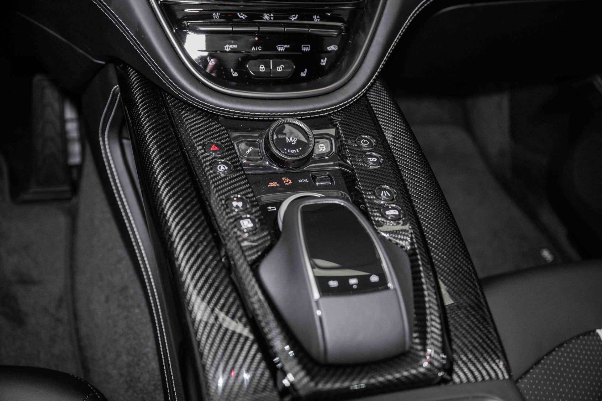 Used 2024 Aston Martin DBX 707 image 33