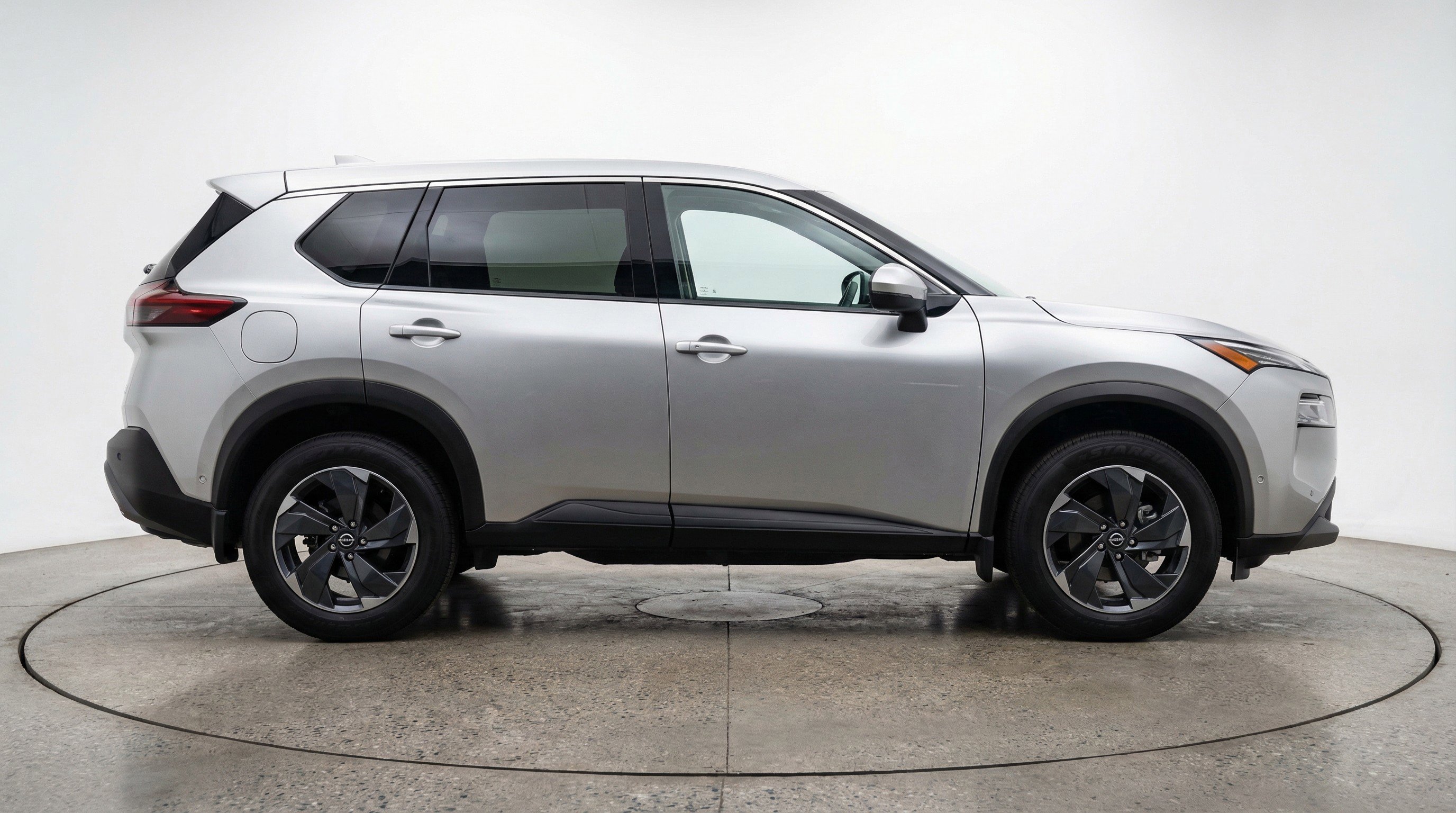 Used 2025 Nissan Rogue SV image 11