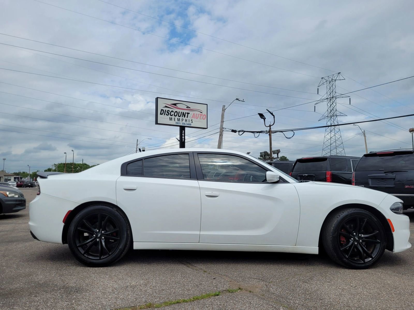 Used 2017 Dodge Charger SE w/ Blacktop Package RWD image 8