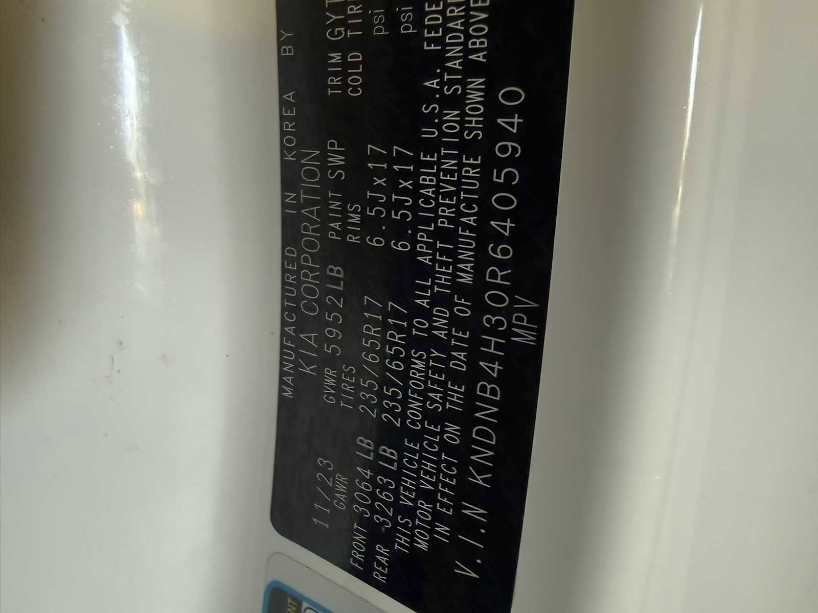 Used 2024 Kia Carnival LX FWD image 36