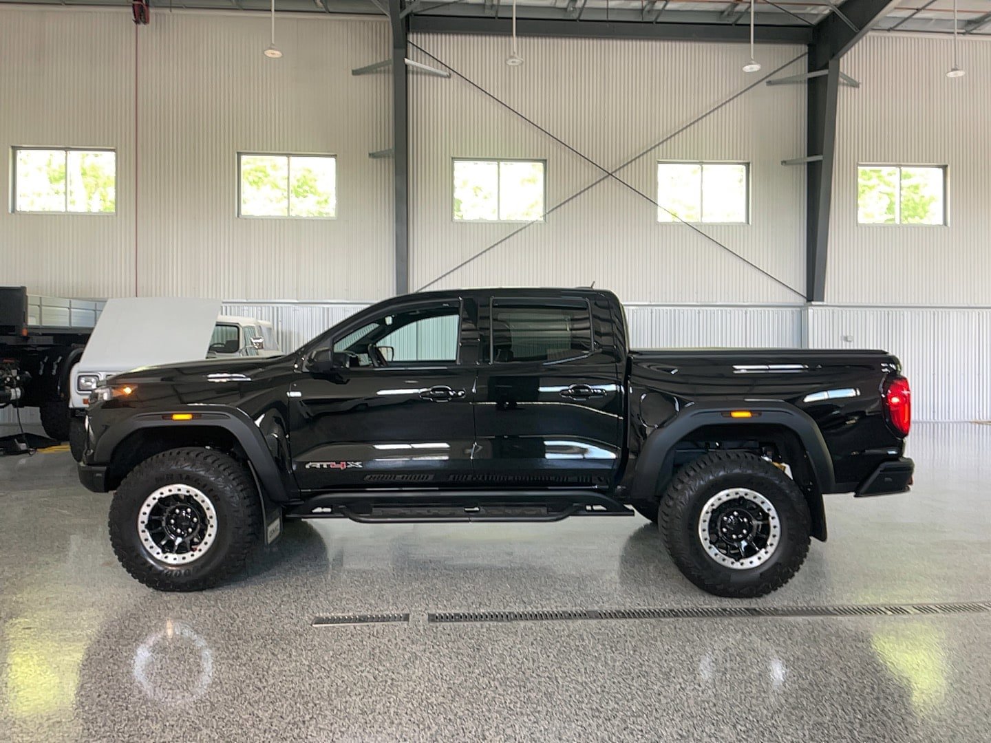 Used 2024 GMC Canyon AT4X w/ AT4X AEV Edition AWD/4WD image 4