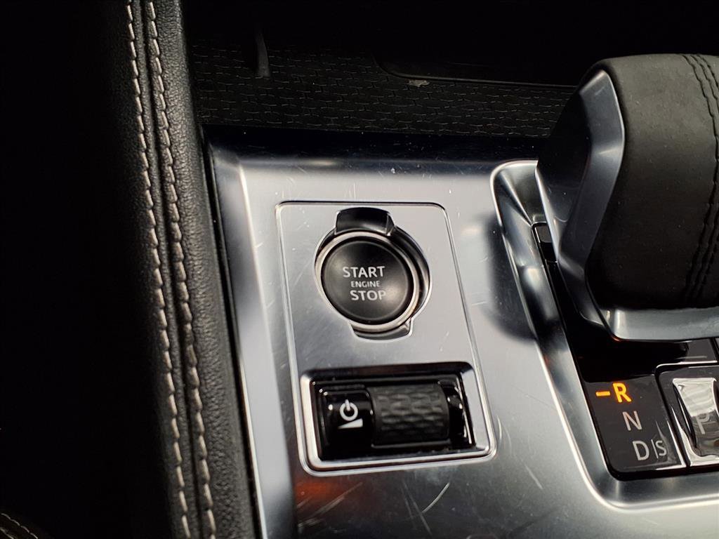 Used 2024 Jaguar F-PACE R-Dynamic S image 27