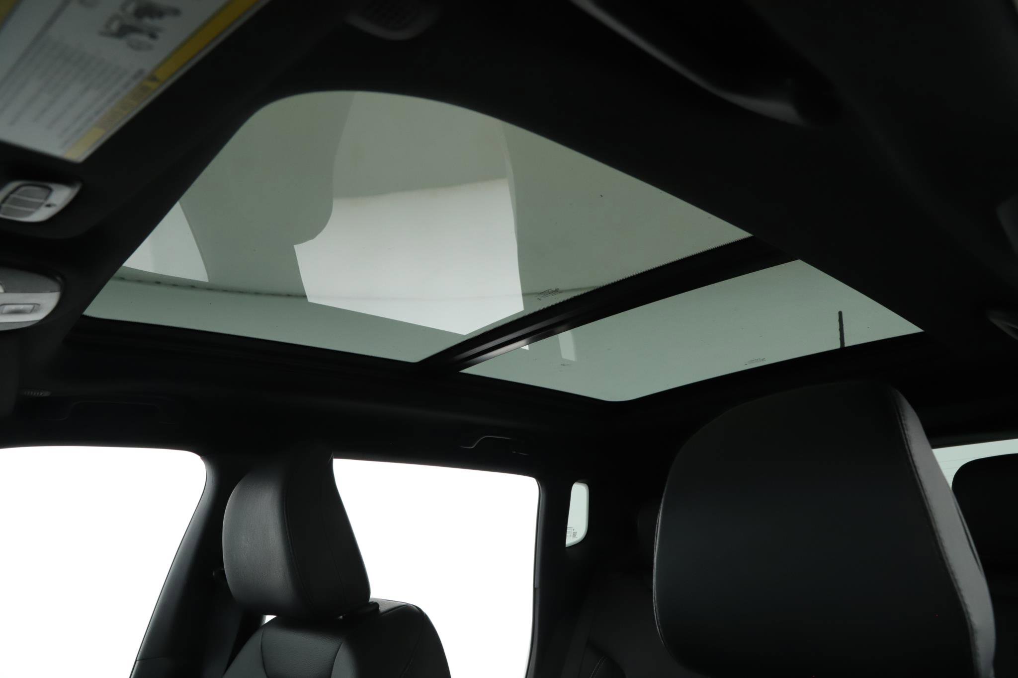 Used 2024 Jeep Compass Latitude w/ Sun and Sound Group image 18