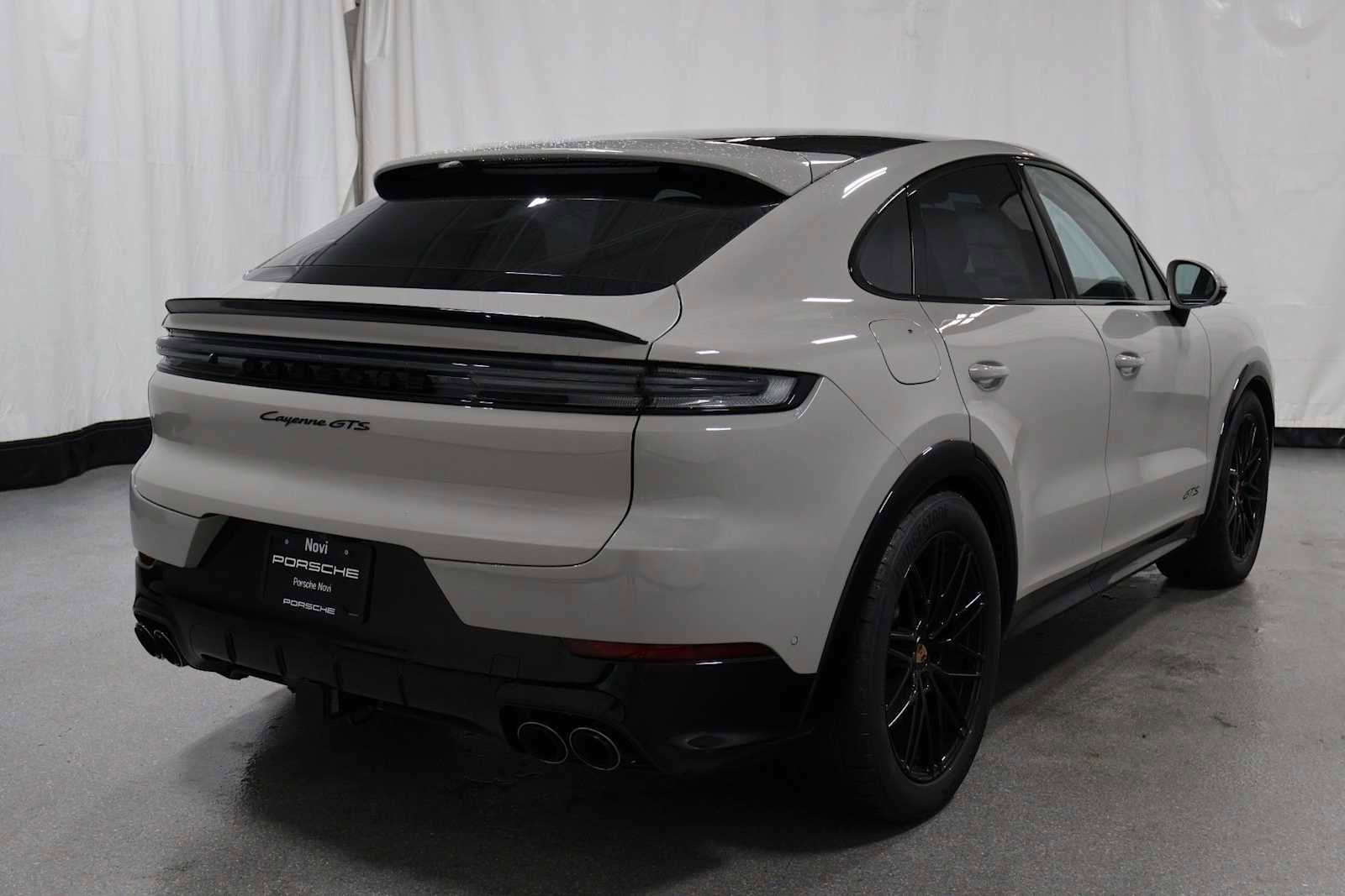 New 2026 Porsche Cayenne GTS AWD/4WD image 9