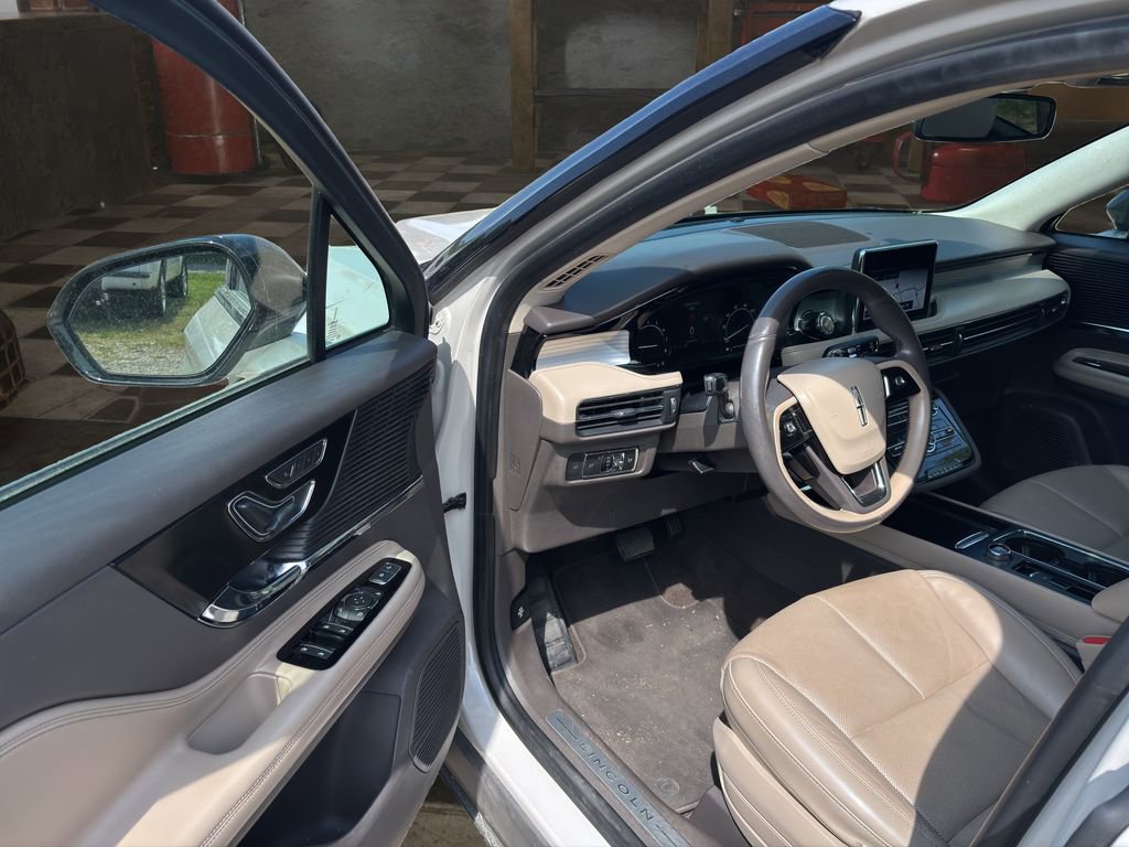 Used 2020 Lincoln Corsair FWD w/ Premium Package image 18