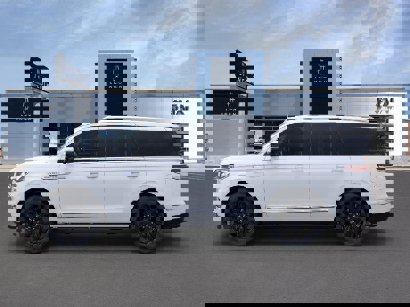 New 2024 Lincoln Navigator Reserve image 3