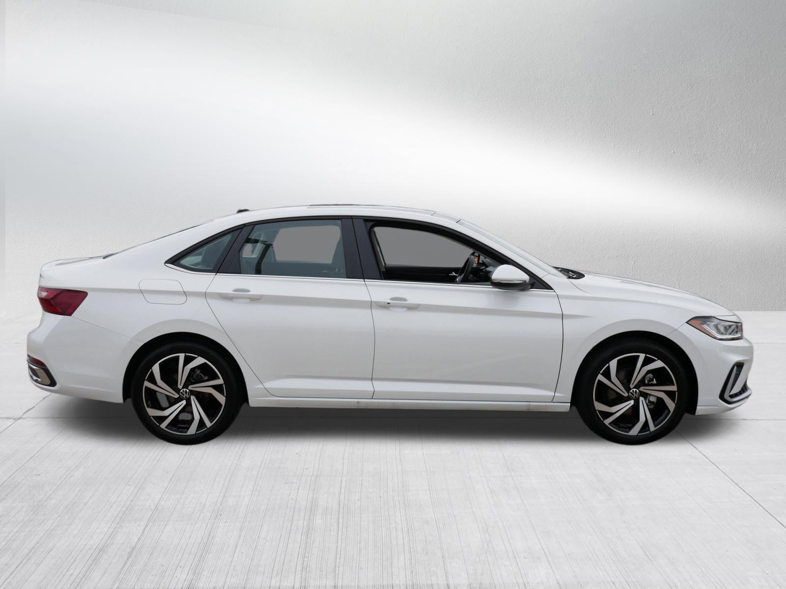Used 2026 Volkswagen Jetta SEL FWD image 8