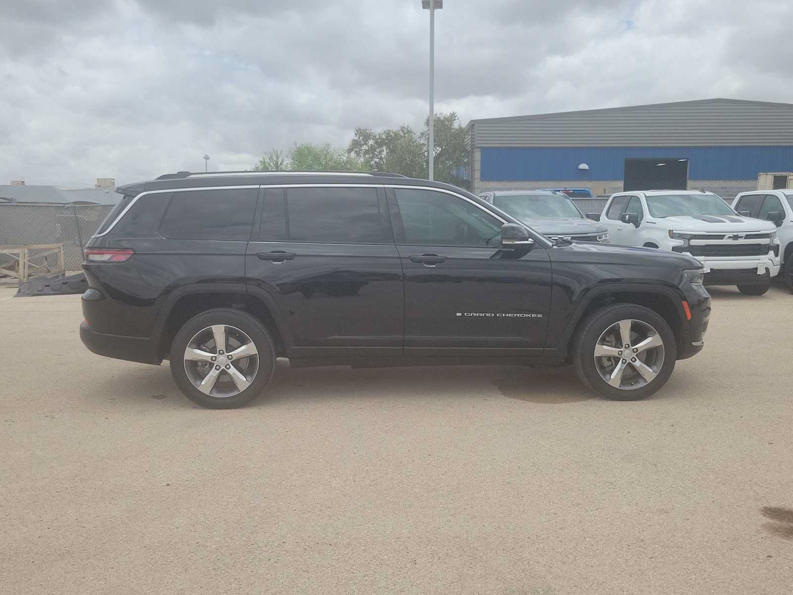 Used 2021 Jeep Grand Cherokee L Limited AWD/4WD image 9