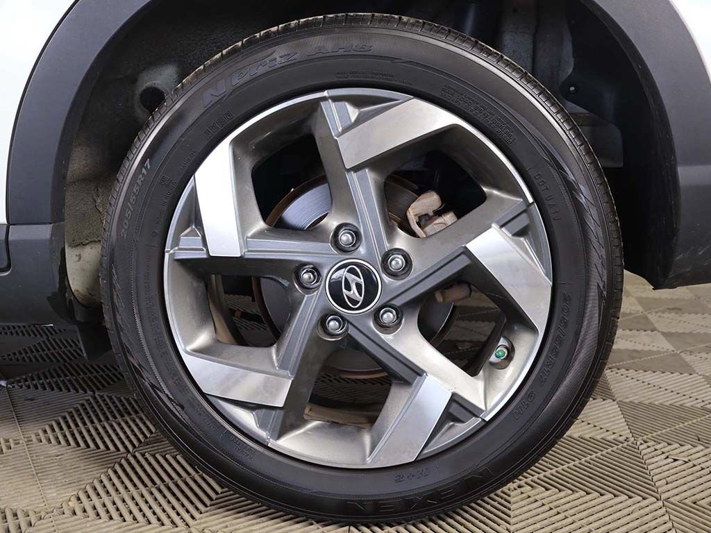 Certified 2024 Hyundai Venue SEL FWD image 19