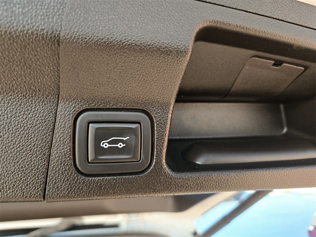 Used 2023 GMC Acadia SLT image 33