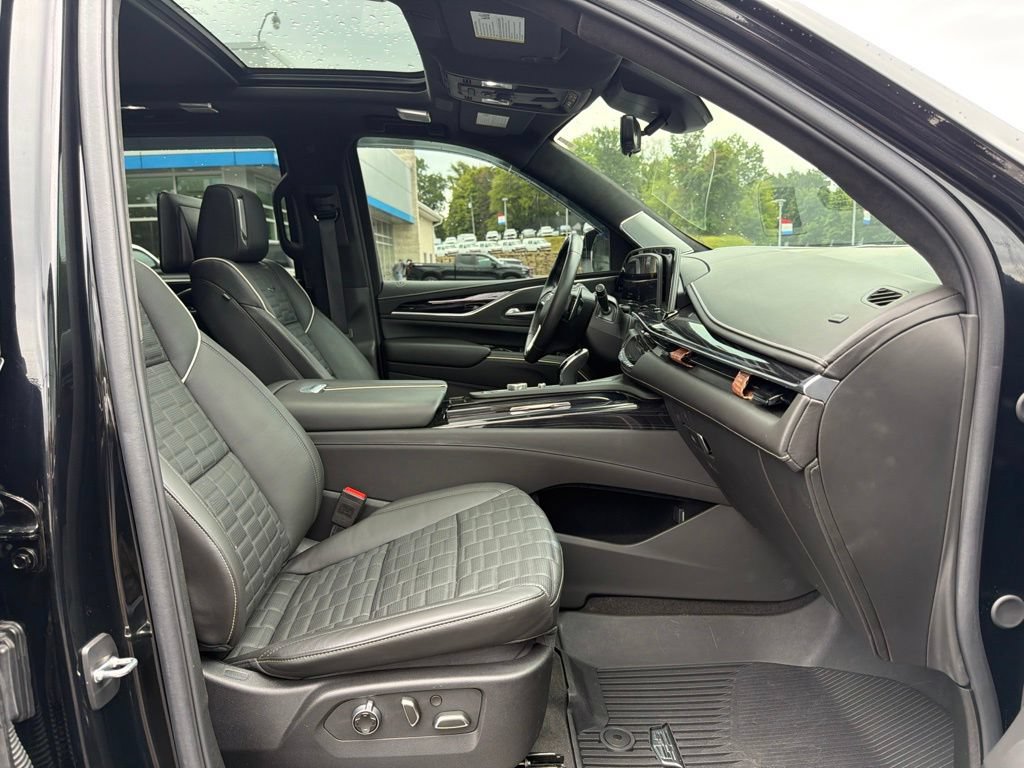 Used 2024 Cadillac Escalade V w/ LPO, ONYX Package AWD/4WD image 38
