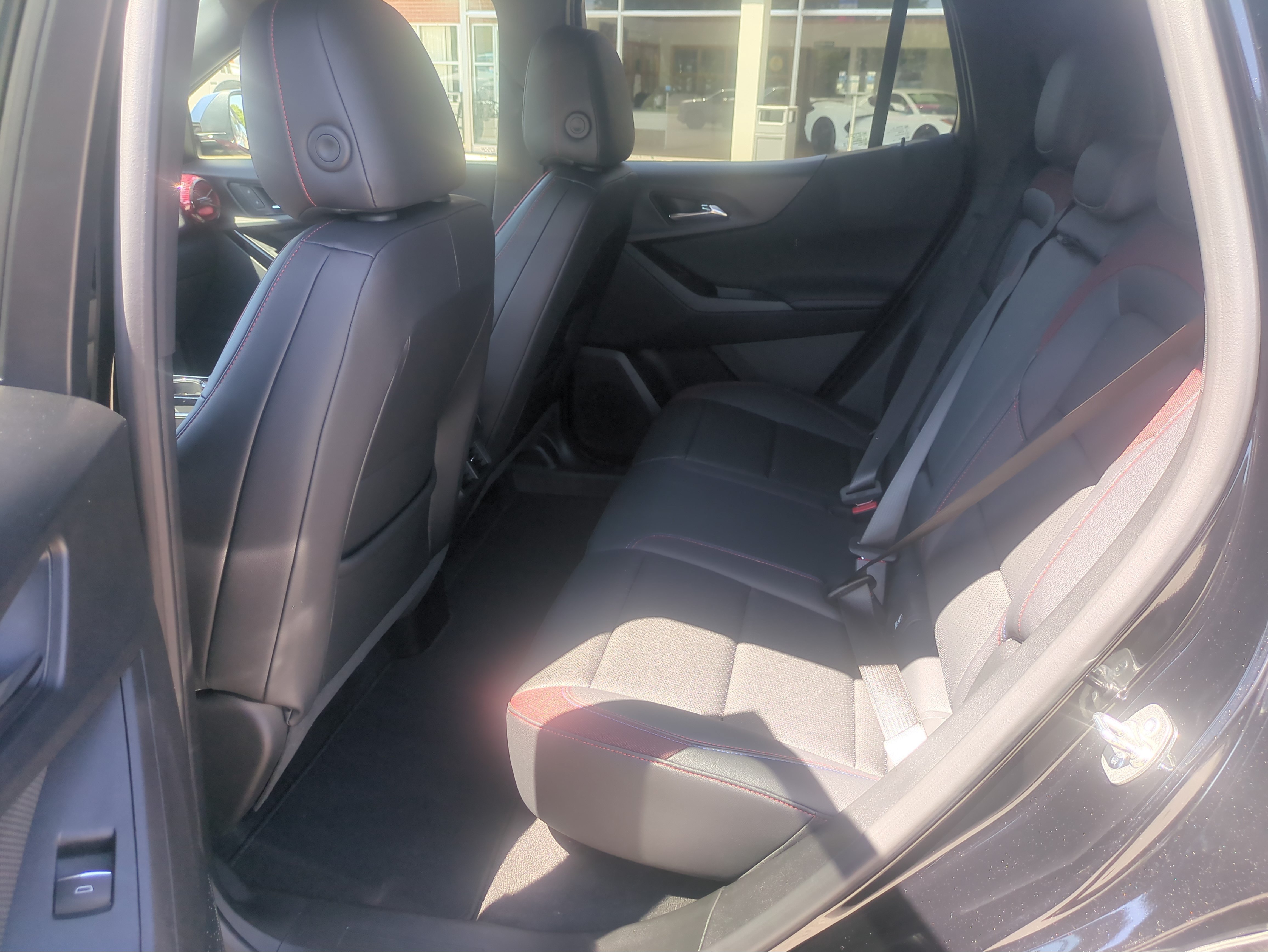 Used 2025 Chevrolet Equinox RS w/ Safety and Technology Package FWD image 29