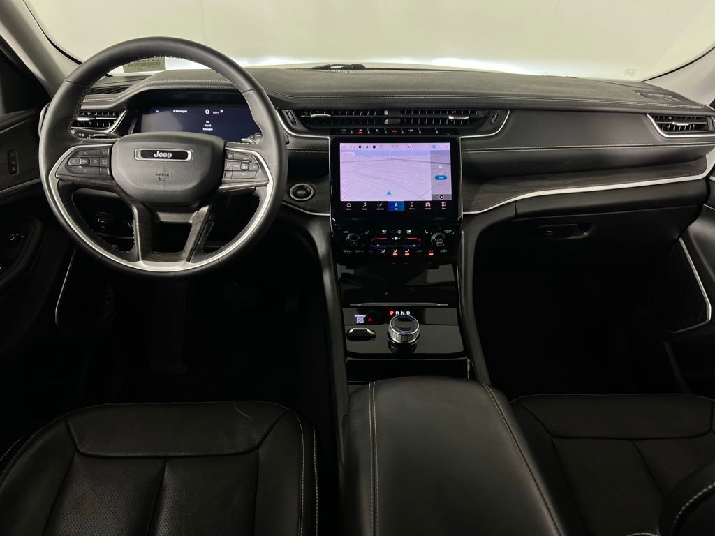 Used 2023 Jeep Grand Cherokee Limited w/ Luxury Tech Group II image 13