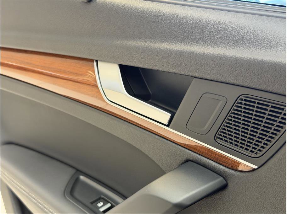 Used 2021 Audi Q5 e Prestige w/ Prestige Package image 28