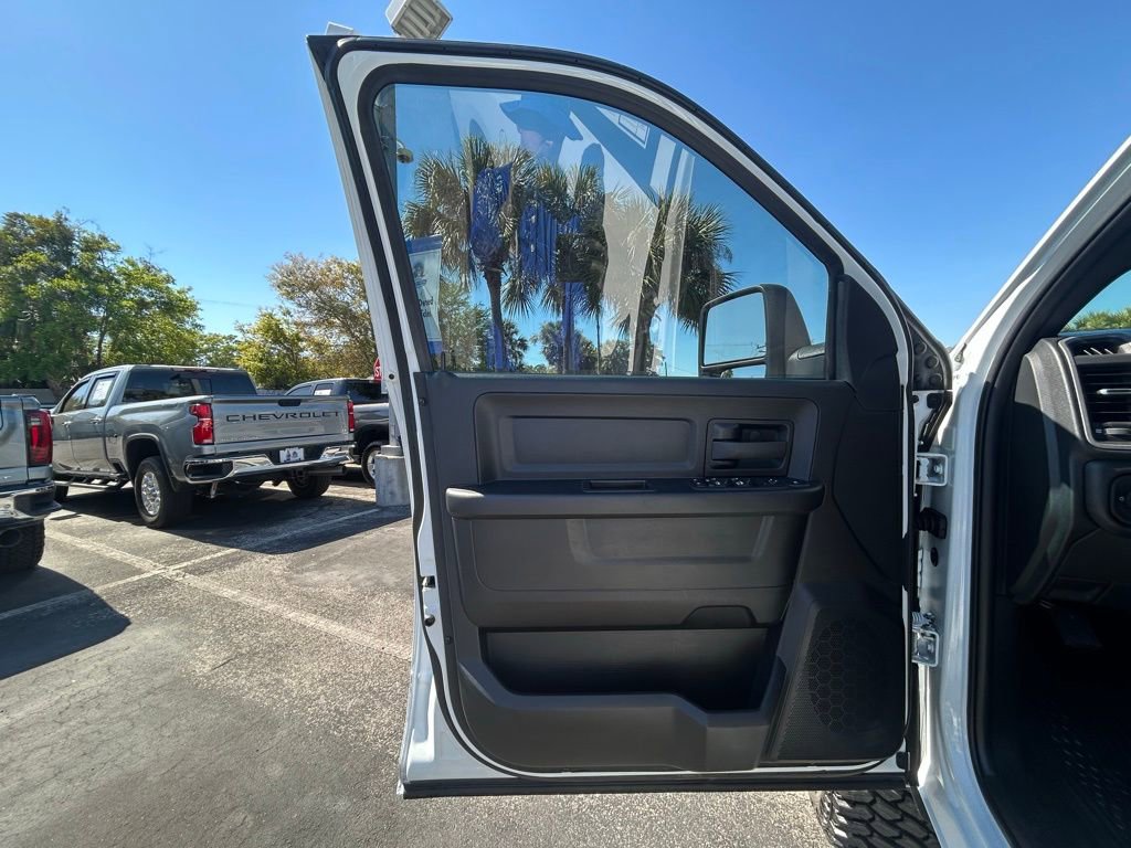 Used 2024 RAM 3500 Tradesman w/ Chrome Appearance Group image 29