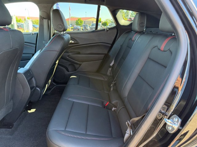 Used 2025 Chevrolet Trax RS w/ Sunroof Package FWD image 9