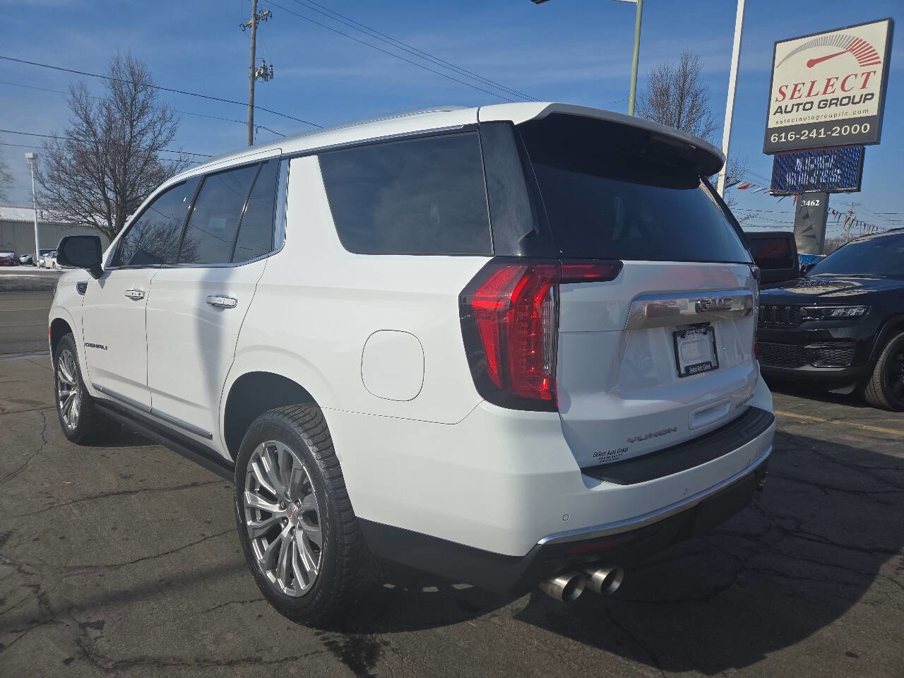 Used 2021 GMC Yukon Denali w/ Denali Premium Package image 8