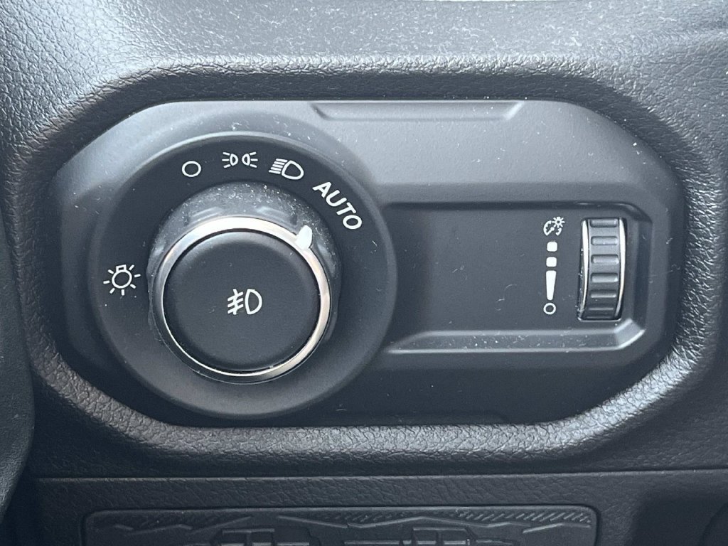 Used 2024 Jeep Wrangler Unlimited Sport AWD/4WD image 32