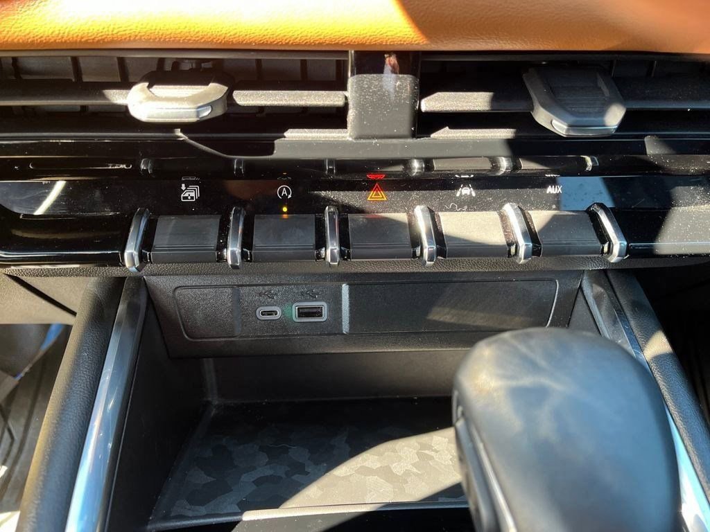 Used 2024 GMC Canyon AT4 w/ Technology Package image 46