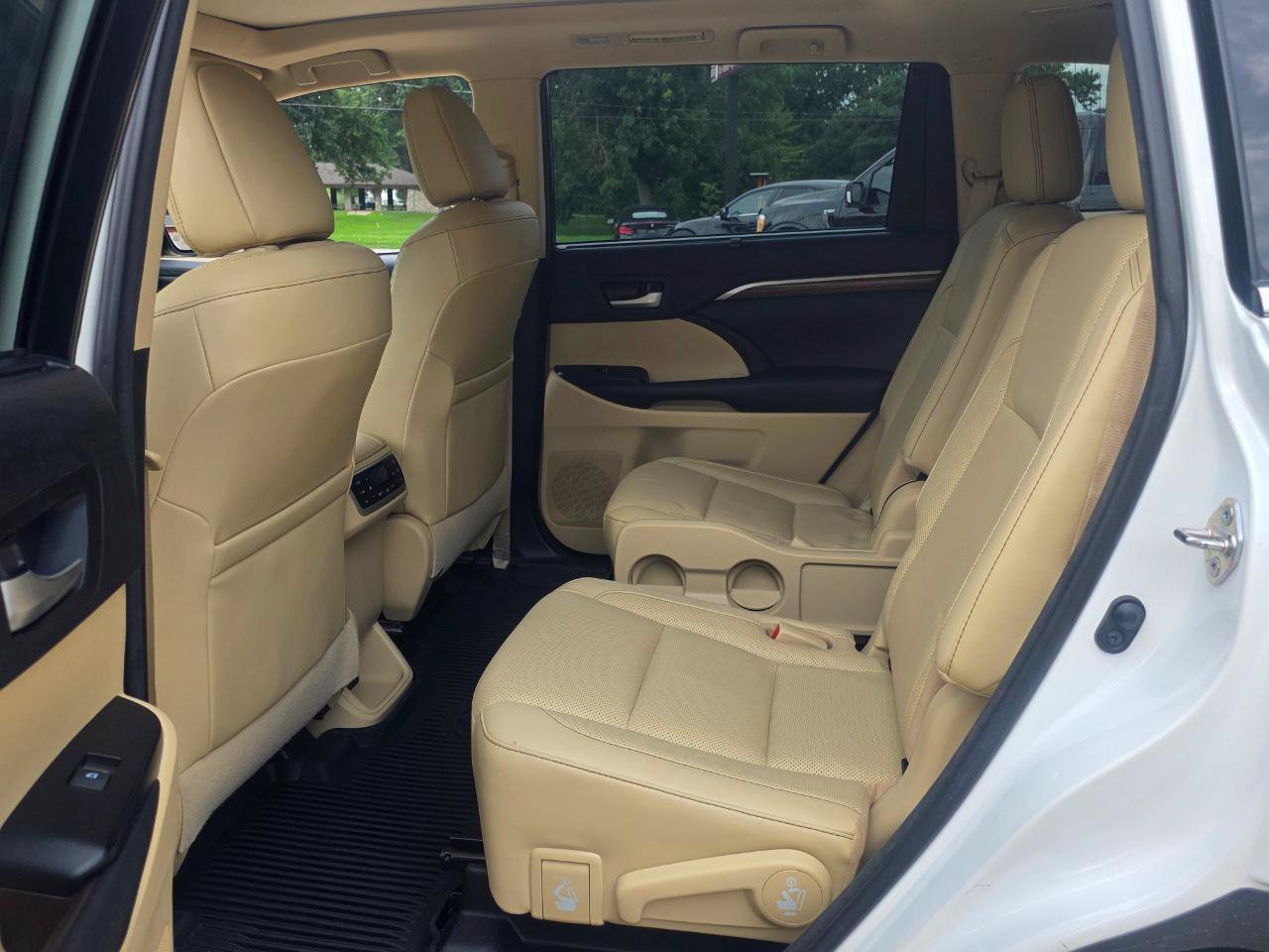 Used 2017 Toyota Highlander Limited Platinum AWD/4WD image 16