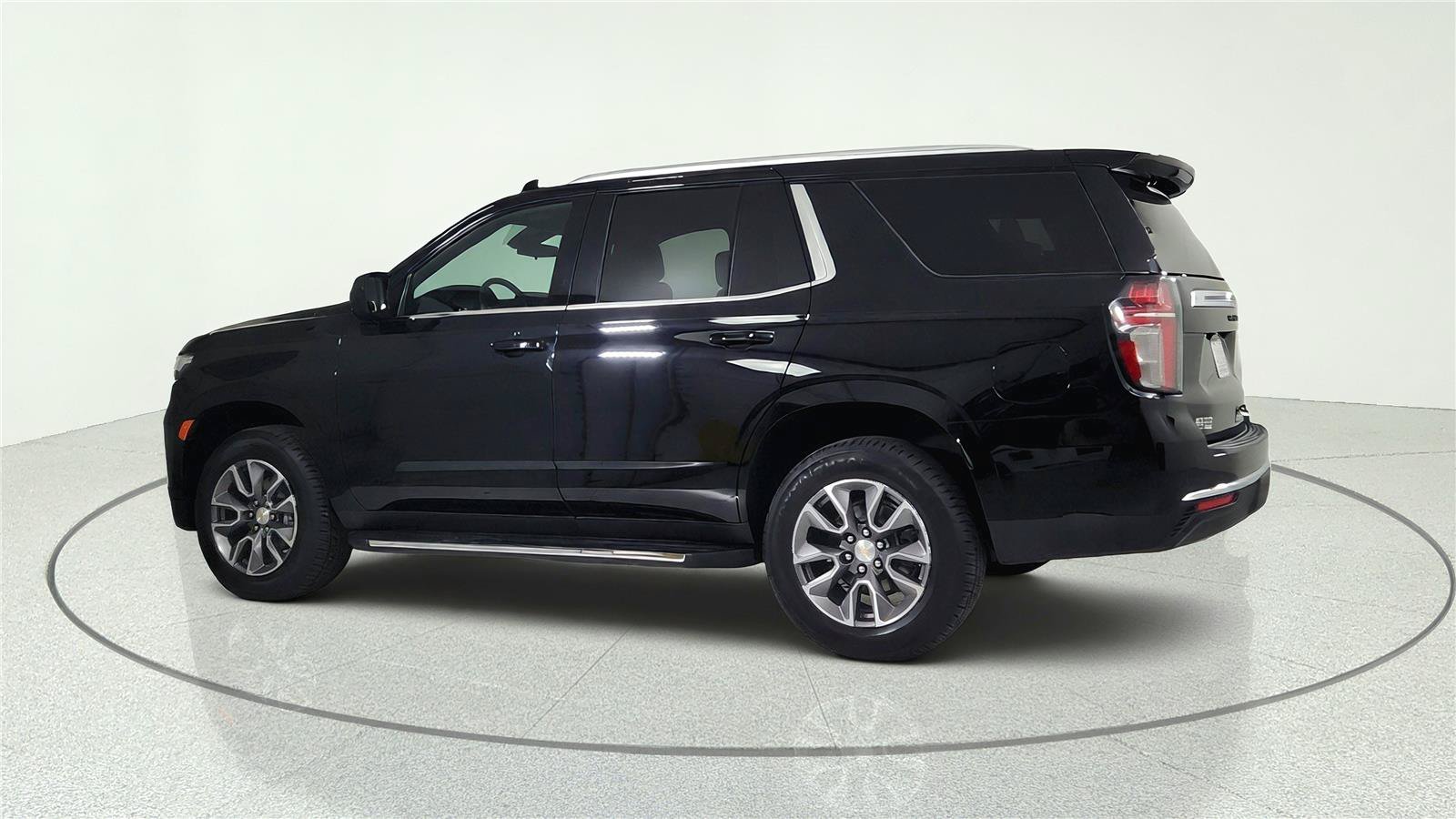 Used 2024 Chevrolet Tahoe LS AWD/4WD image 4