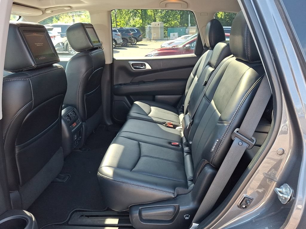 Used 2018 Nissan Pathfinder Platinum AWD/4WD image 11
