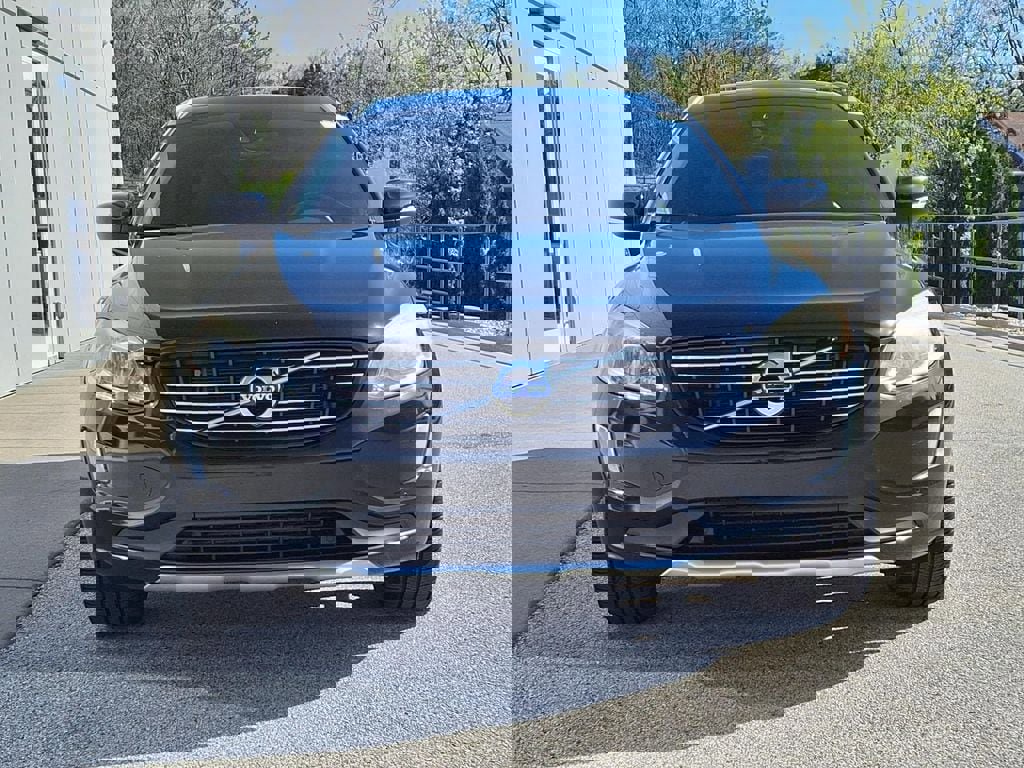 Used 2015 Volvo XC60 T5 w/ Climate Package AWD/4WD image 2