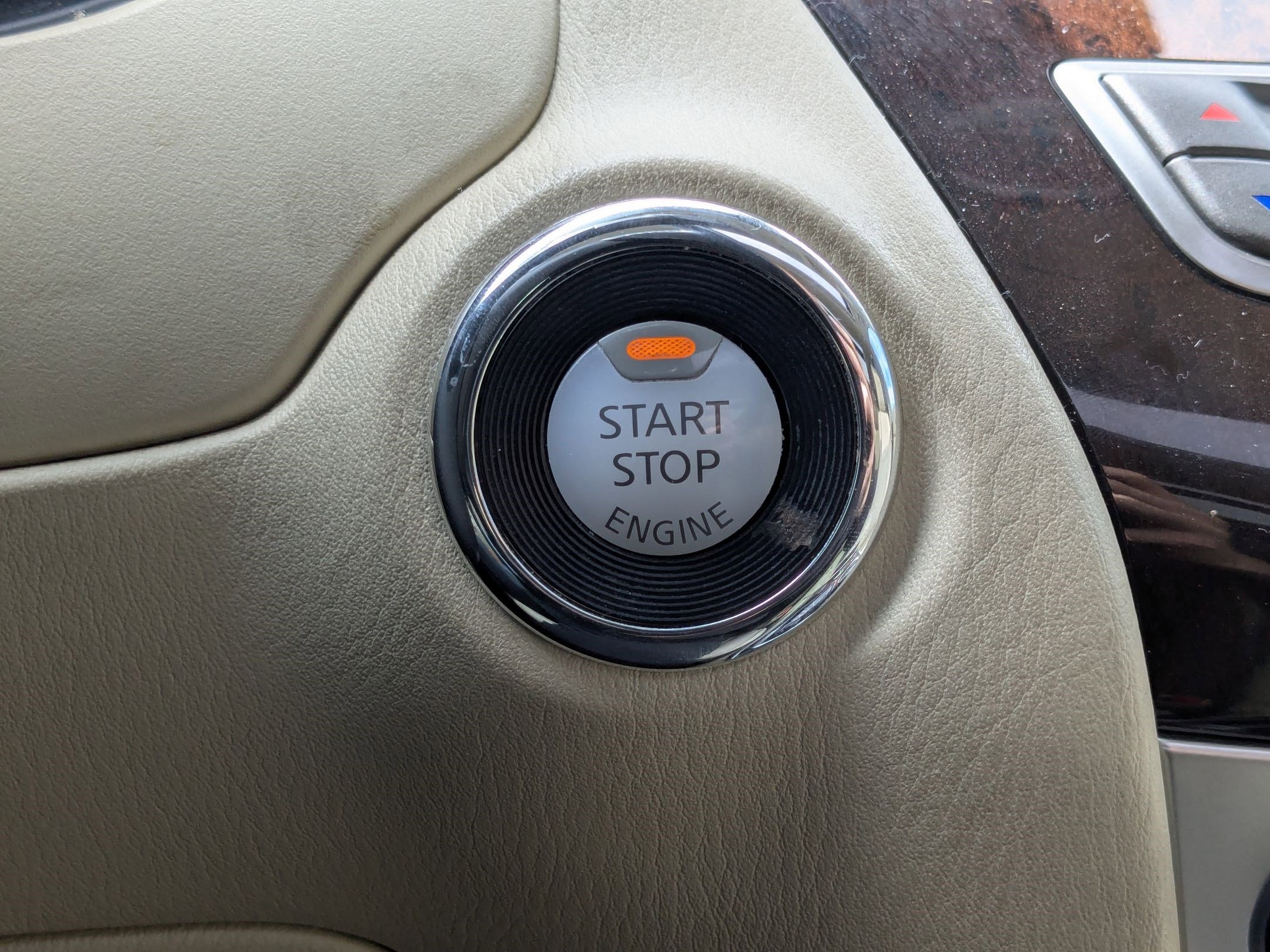 Used 2017 INFINITI QX60 Luxe w/ Deluxe Technology Package image 22