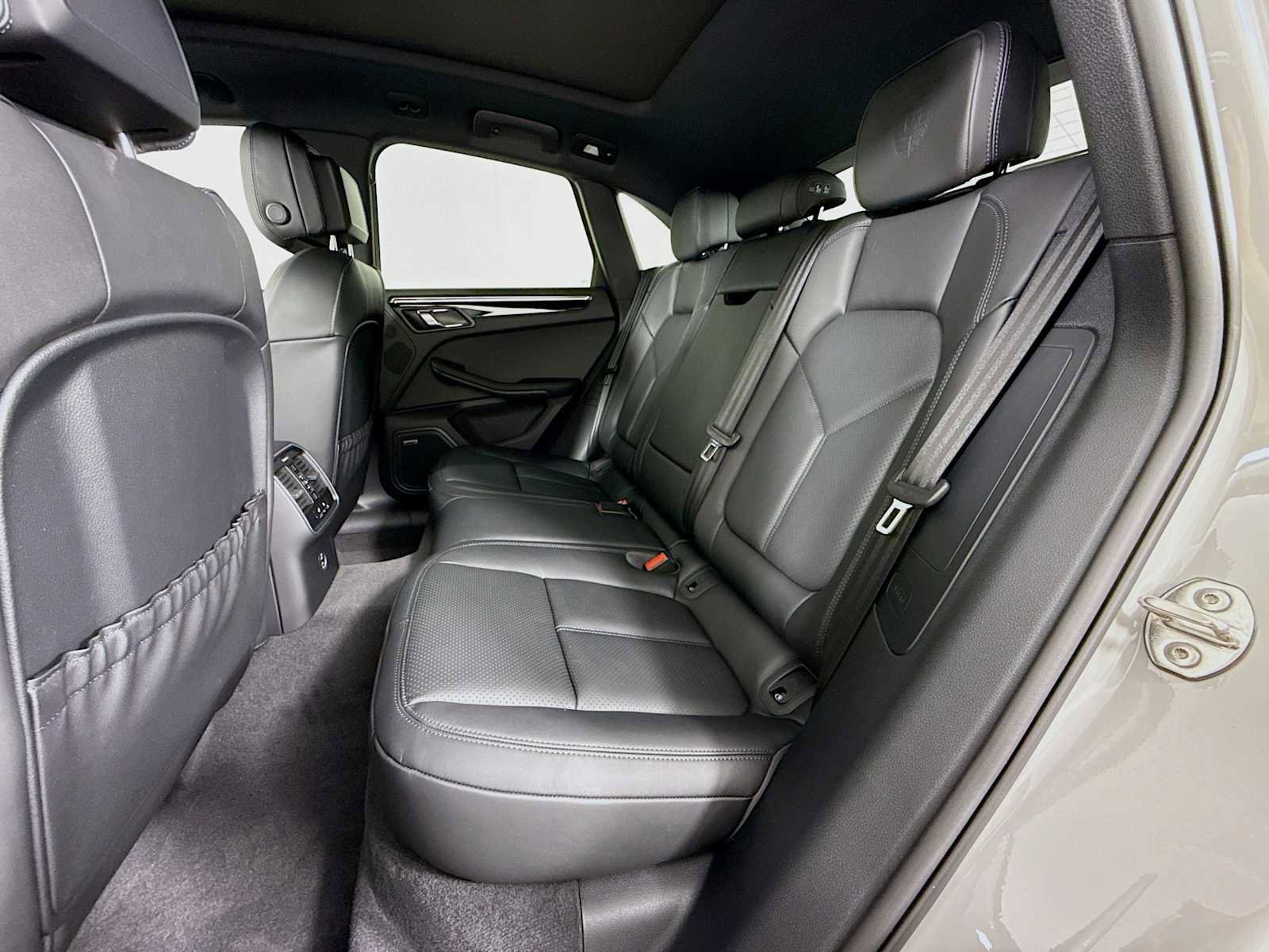 New 2026 Porsche Macan image 24