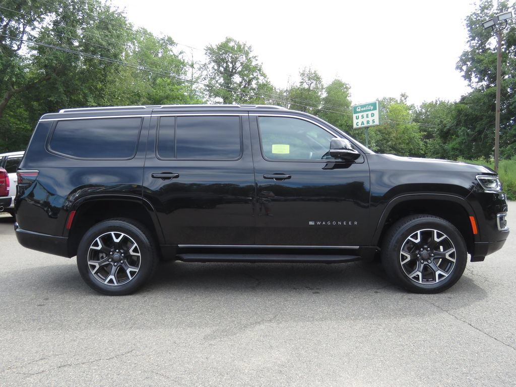 Used 2023 Jeep Wagoneer Series III w/ Convenience Group I AWD/4WD image 4