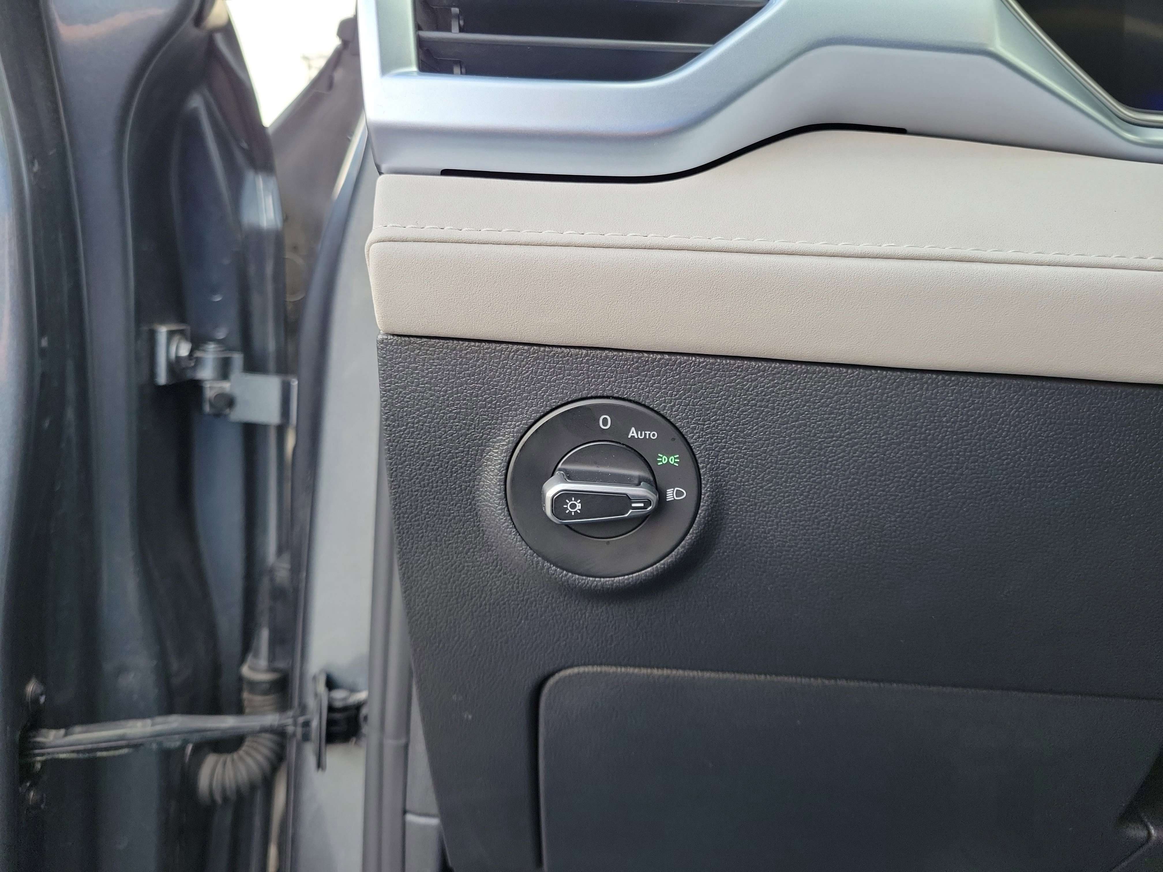 Used 2025 Volkswagen Taos SE image 20