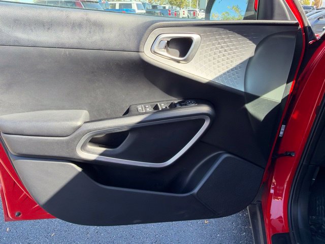 Certified 2025 Kia Soul LX w/ LX Technology Package FWD image 24