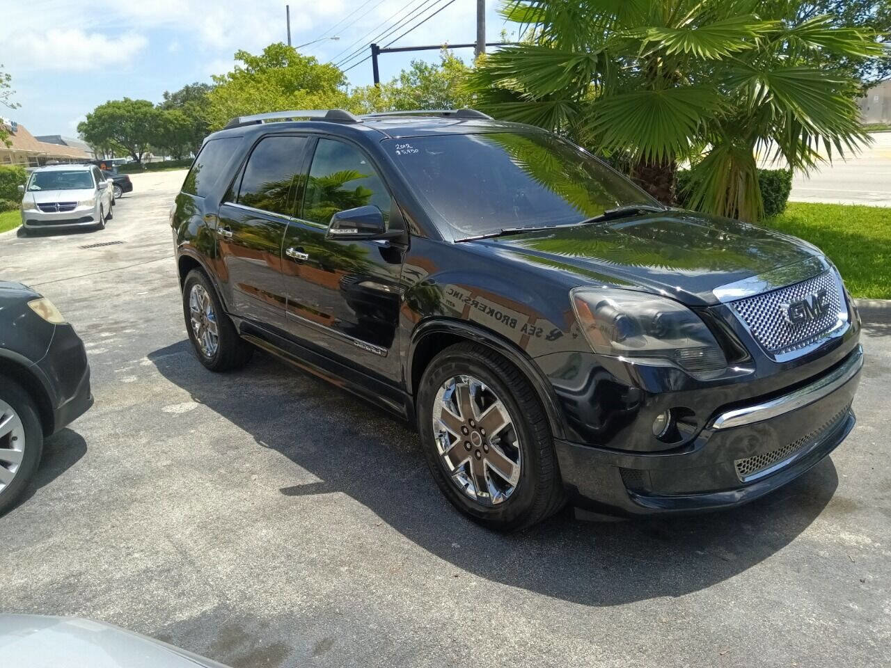 Used 2012 GMC Acadia Denali image 1
