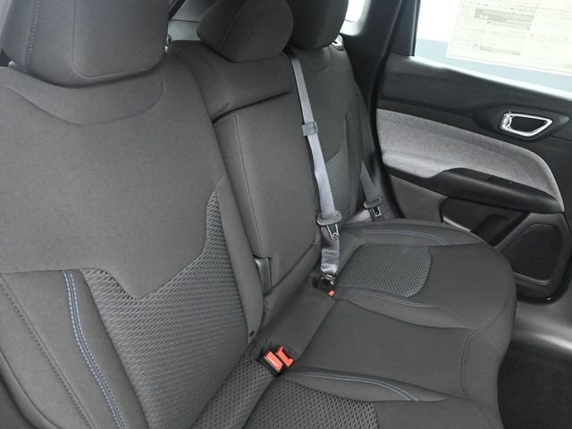 Used 2025 Jeep Compass Sport w/ Mopar Graphics Package AWD/4WD image 16