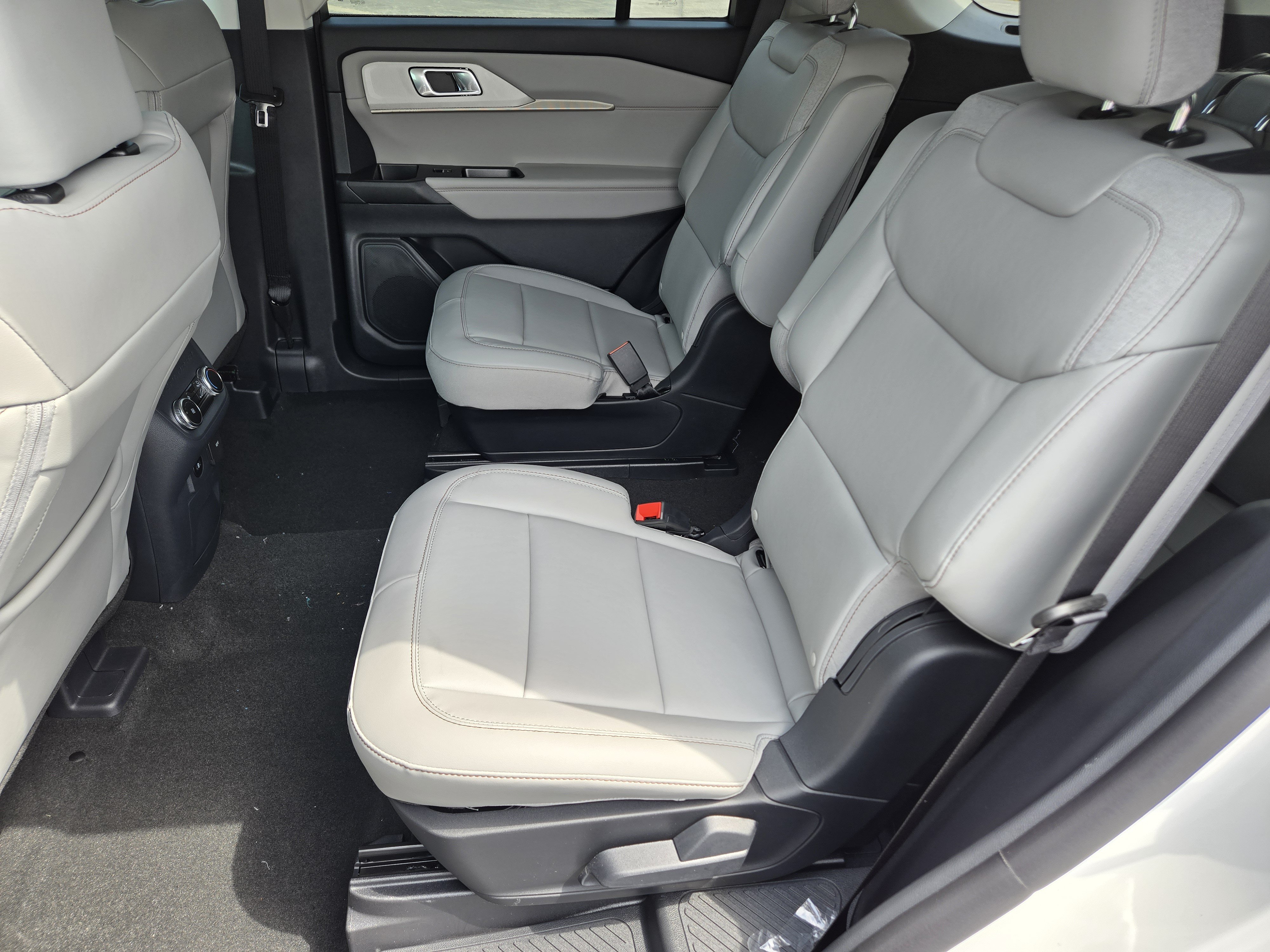 New 2026 Ford Explorer Active w/ Active Comfort Package RWD image 19