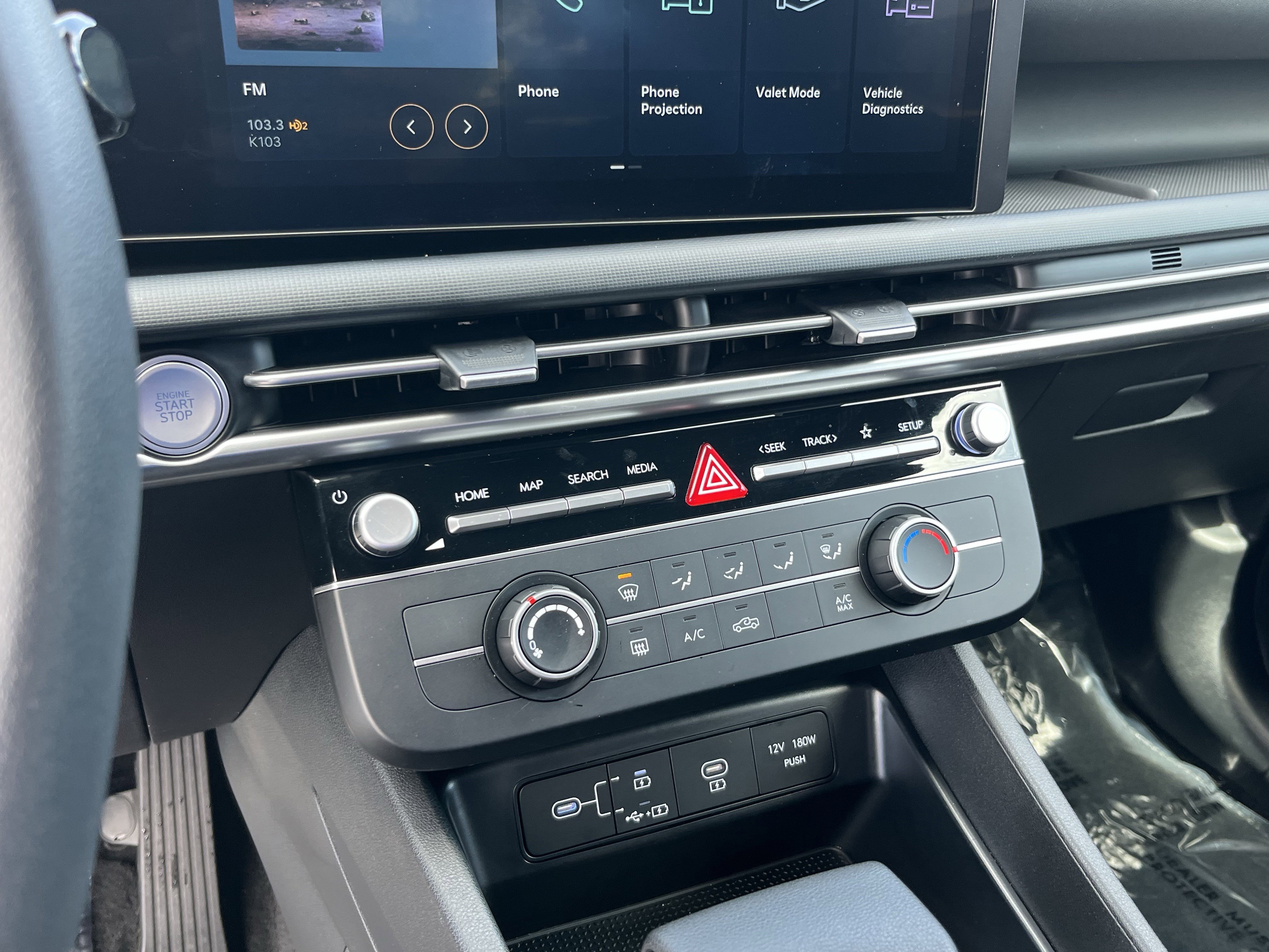 Certified 2025 Hyundai Santa Cruz SE image 23