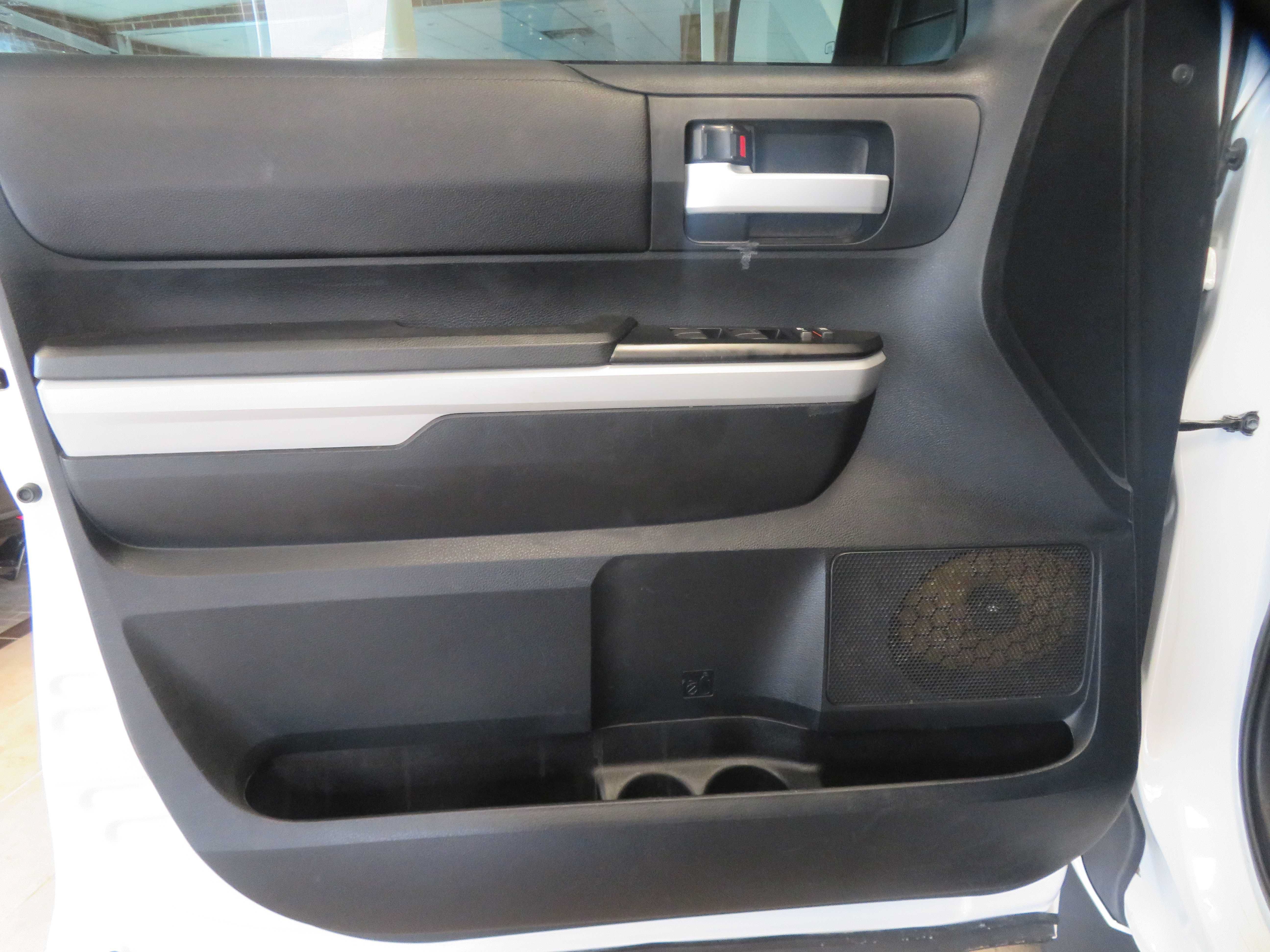 Used 2018 Toyota Tundra SR5 w/ SR5 Upgrade Package AWD/4WD image 13