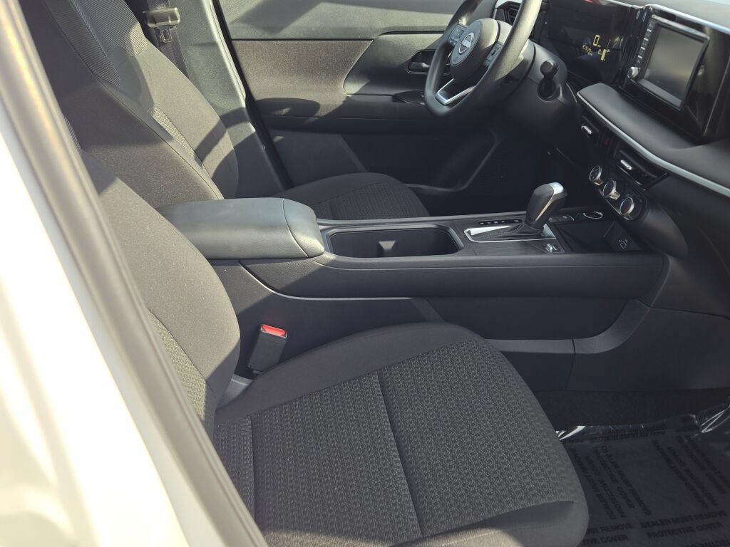 Used 2025 Nissan Kicks S AWD/4WD image 5