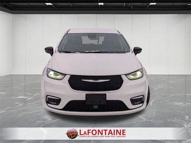 Used 2024 Chrysler Pacifica Touring-L image 8