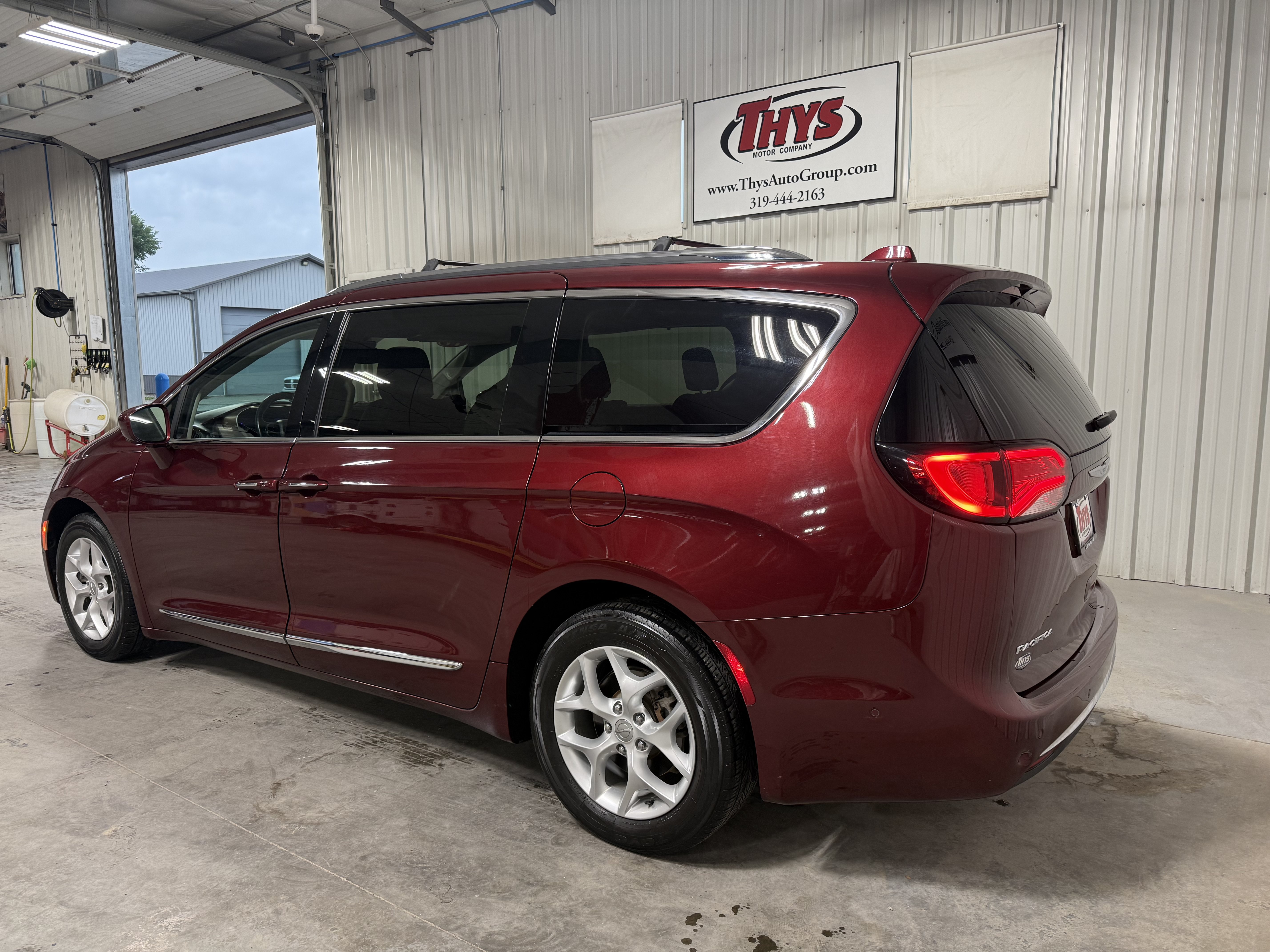 Used 2017 Chrysler Pacifica Touring-L Plus FWD image 12