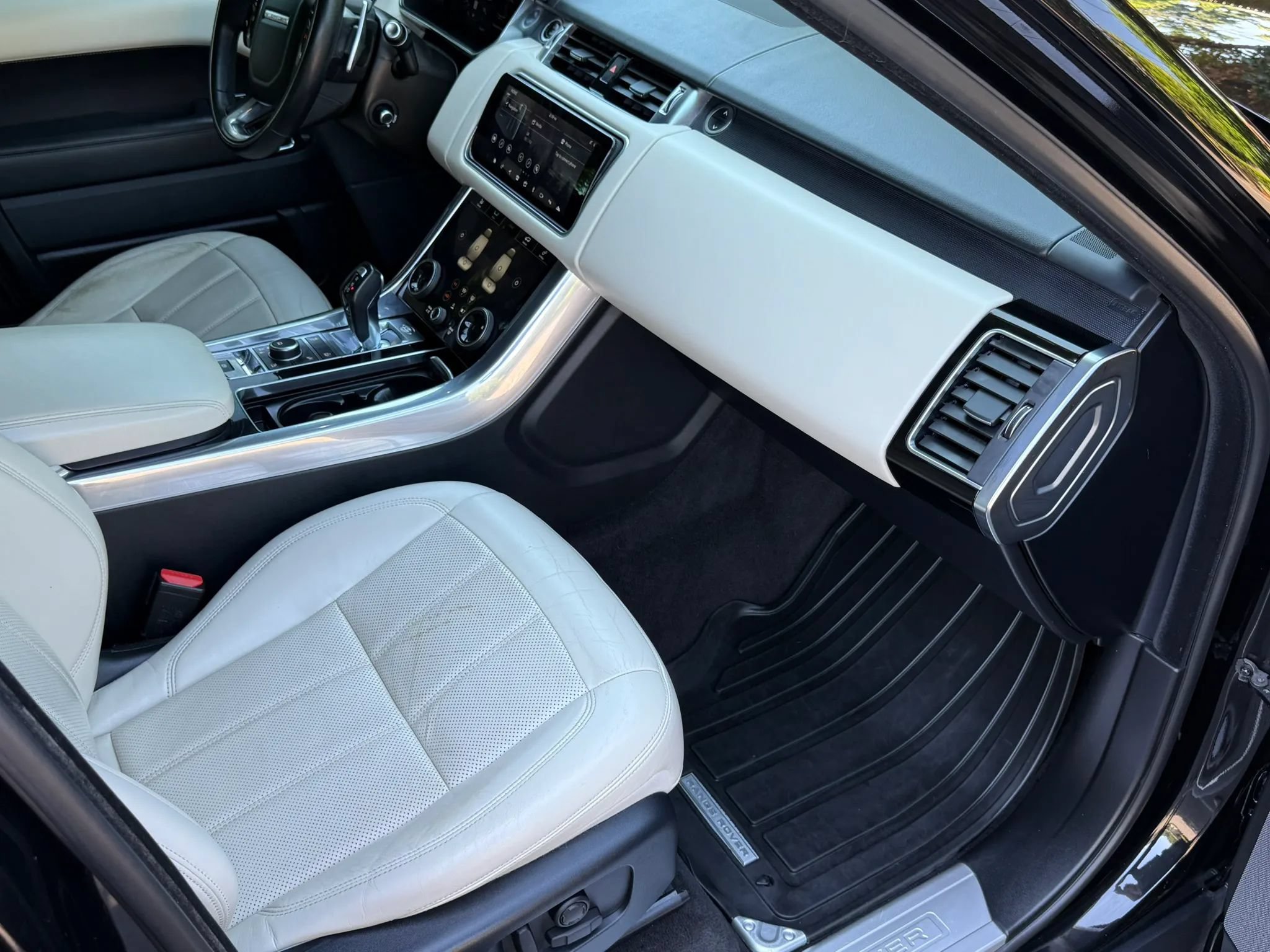 Used 2019 Land Rover Range Rover Sport Supercharged AWD/4WD image 15