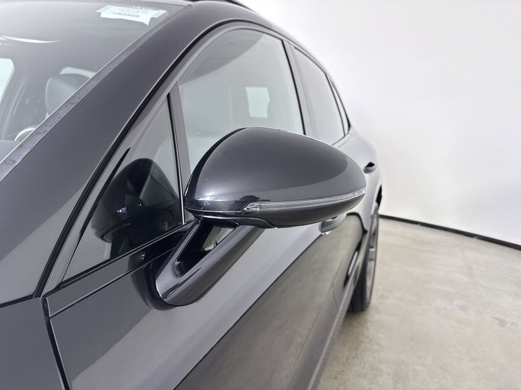 Certified 2022 Porsche Macan S AWD/4WD image 12