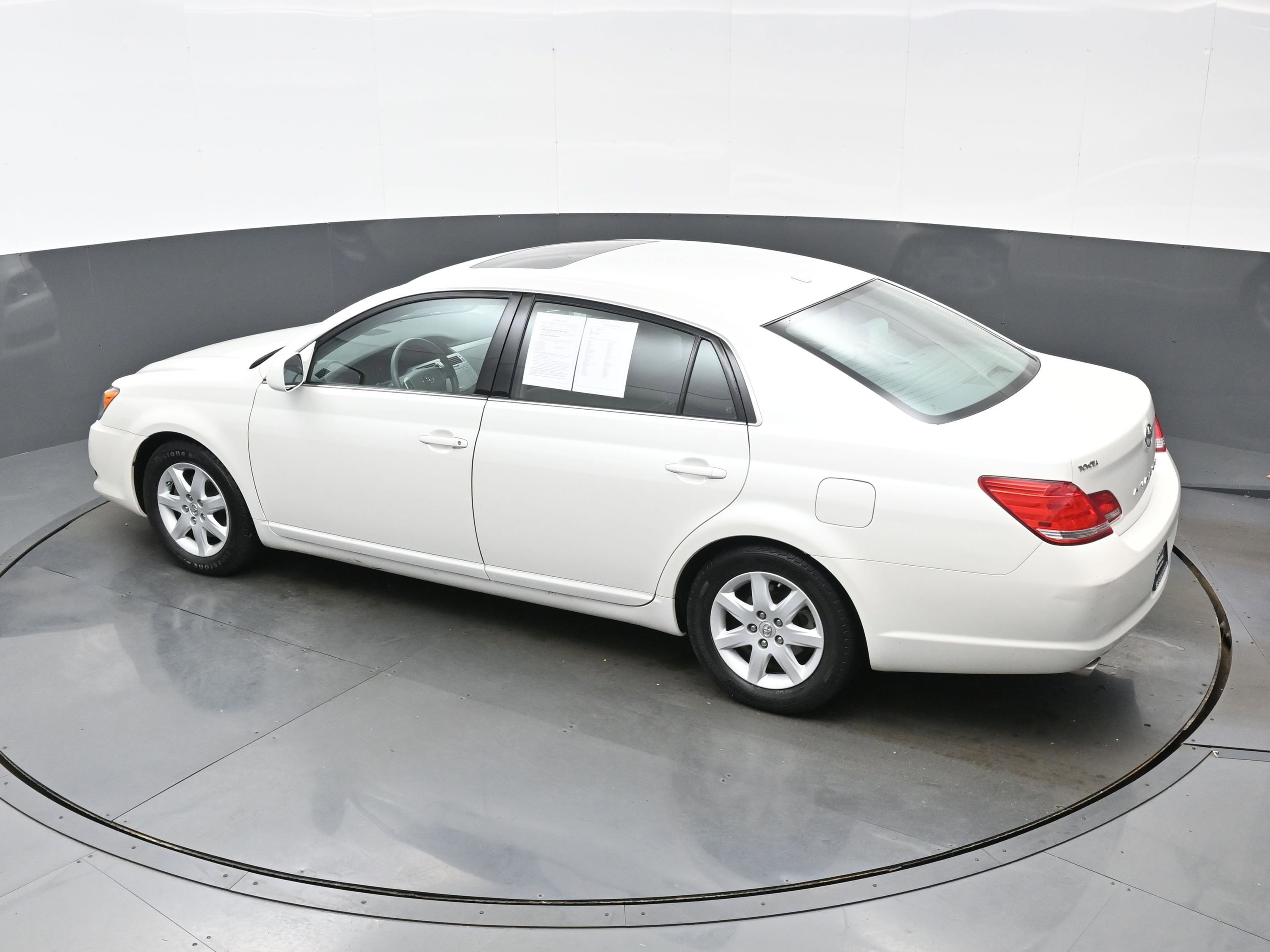 Used 2010 Toyota Avalon XL FWD image 33