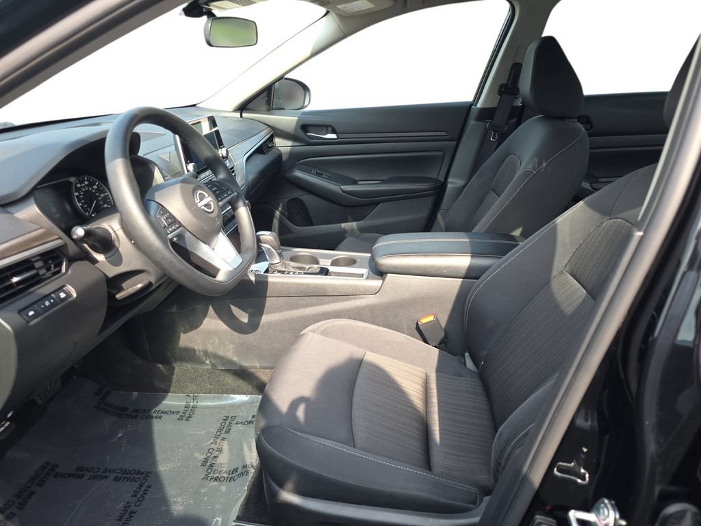 Used 2025 Nissan Altima 2.5 SV FWD image 15