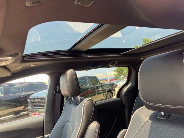 New 2027 Chrysler Pacifica Limited AWD/4WD image 21