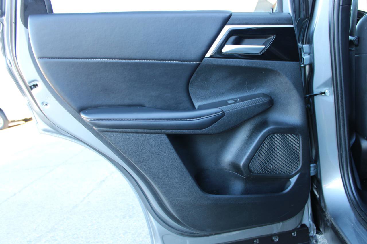 Used 2024 Mitsubishi Outlander SE Black Edition image 34