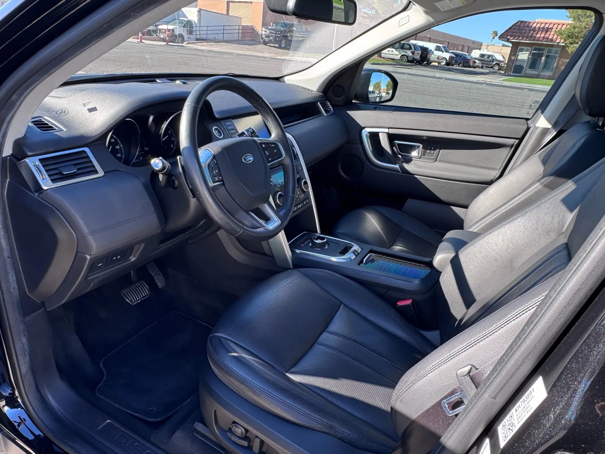 Used 2019 Land Rover Discovery Sport HSE image 11
