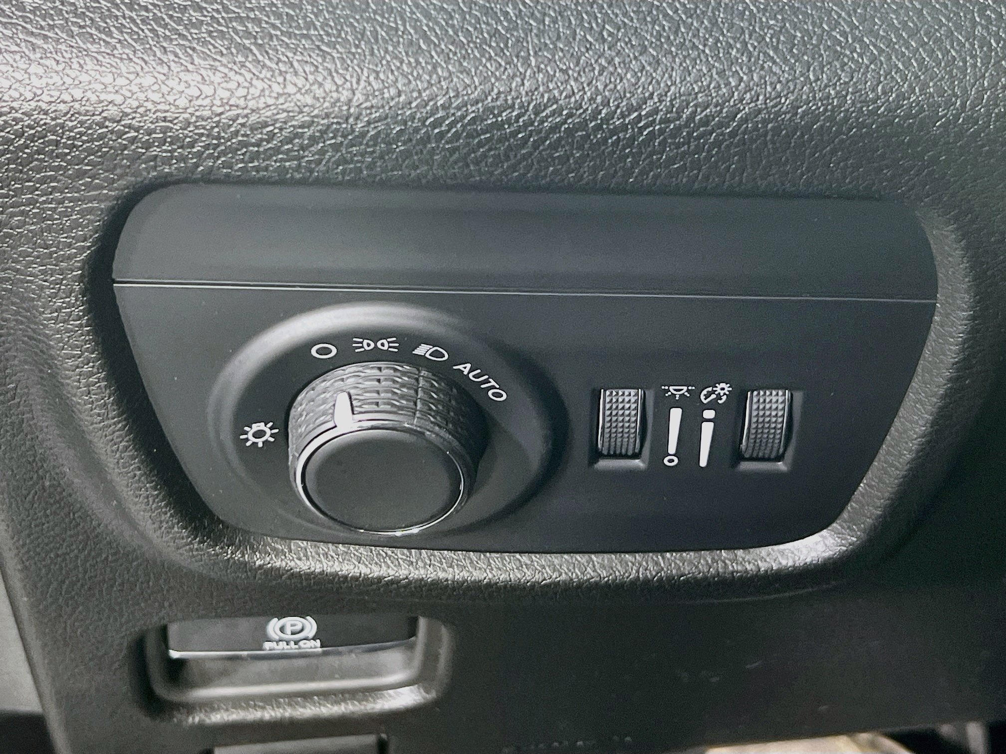 Used 2023 Jeep Grand Cherokee Laredo AWD/4WD image 10